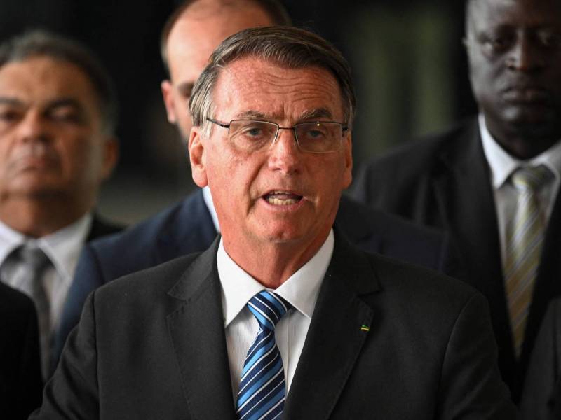 Bolsonaro viajó a Orlando previo a la investidura de Lula, quien le responsabilizó por el asalto al Congreso.