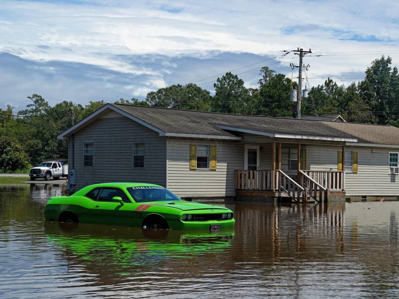 Las autoridades de Carolina del Norte y del Sur se preparan para el azote de Debby.