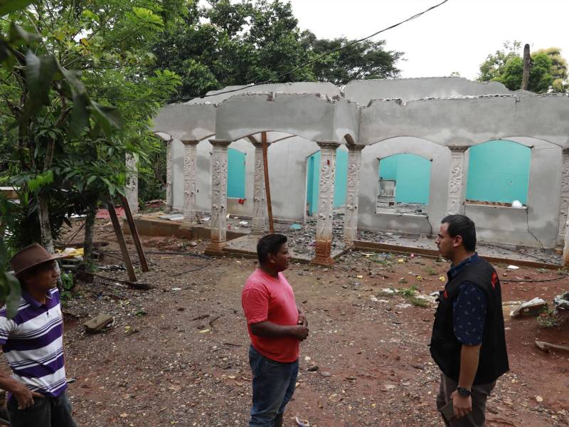 La afectación natural producida desde inicios de septiembre en el barrio Las Flores trajo a su paso enormes pérdidas económicas luego de los daños en edificaciones.