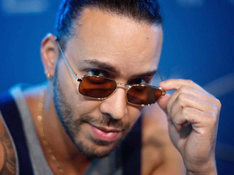 El cantante estadounidense Prince Royce, posa durante una entrevista con EFE este viernes, en Ciudad de México (México). Royce afirmó que los latinos están viviendo “un momento muy difícil”, en el marco de las protestas que han tenido lugar en Los Ángeles (Estados Unidos) después de las redadas y el endurecimiento de medidas migratorias implementadas por el presidente Donald Trump.