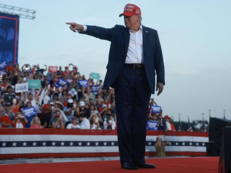 Trump sostuvo un multitudinario mitin en Florida.