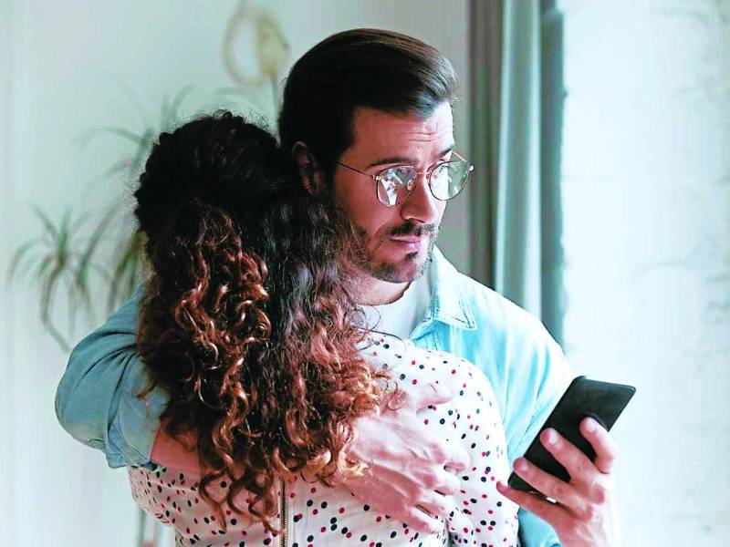 “Déjame decirte que es una pésima decisión haber involucrado a tus hijos en tus problemas de pareja”, le dice la Doctora Corazon.