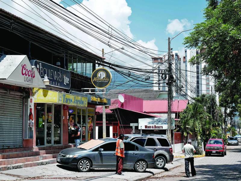 En Jardines del Valle hay muchas casas en venta y renta porque ahora hay muchos negocios nocturnos que generan ruido y tráfico.