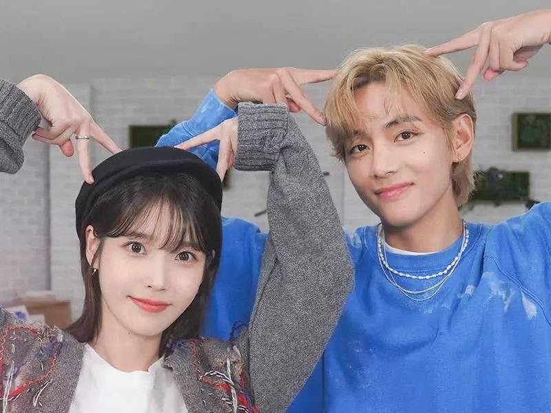 V de BTS asistió el año al pasado al programa de televisión de la cantante IU, una de las solistas más populares de su país, y la química entre ambos fue notoria.