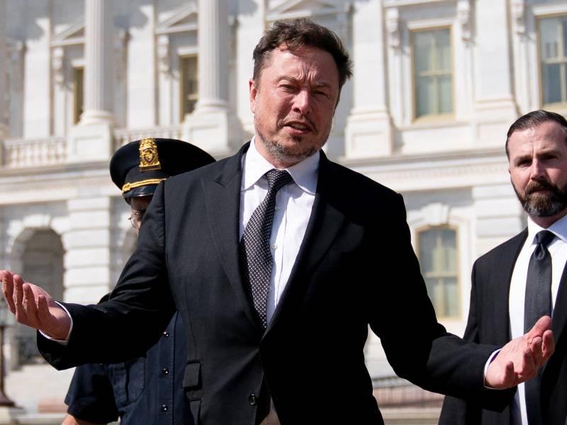 <b>Musk</b> perdió más de 30,000 millones de dólares tras la caída de las acciones de Tesla.