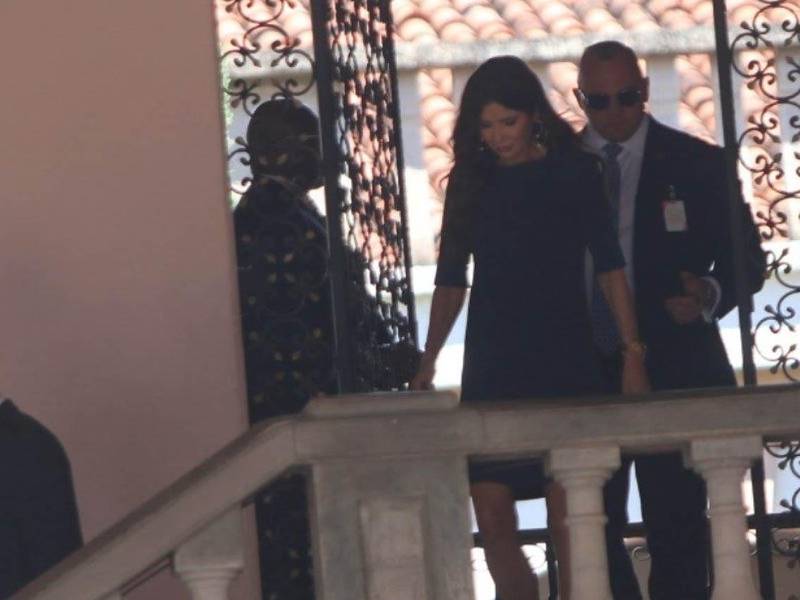 La exsecretaria de Seguridad Nacional de Estados Unidos, Kristi Noem, abandona Casa Presidencial en Tegucigalpa después de reunirse con el presidente Nasry Asfura.