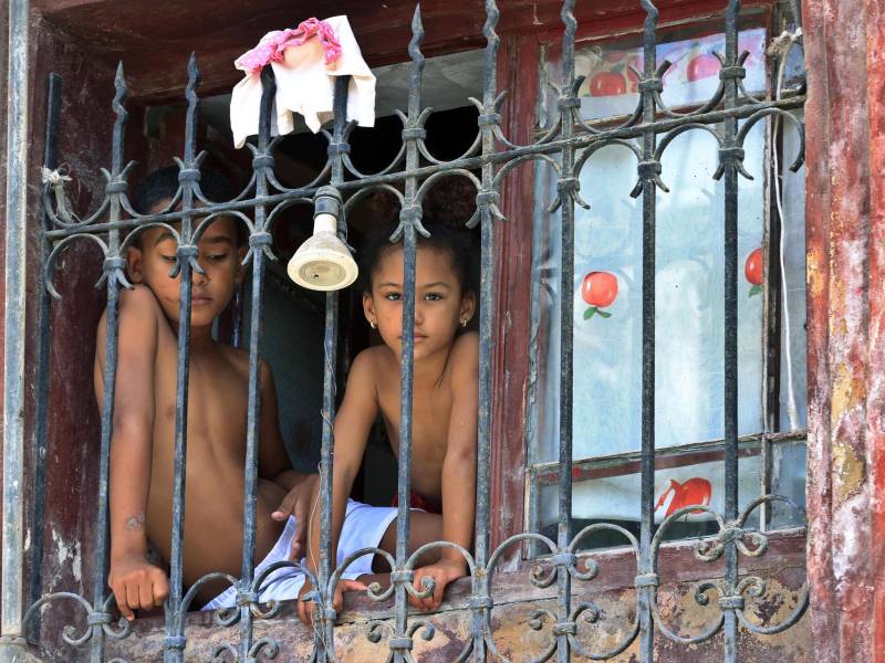 Sin transporte ni alimentos para los comedores, el fin del curso escolar se ha adelantado a la fuerza por la intensificación de la crisis derivada del bloqueo petrolero de EE.UU.