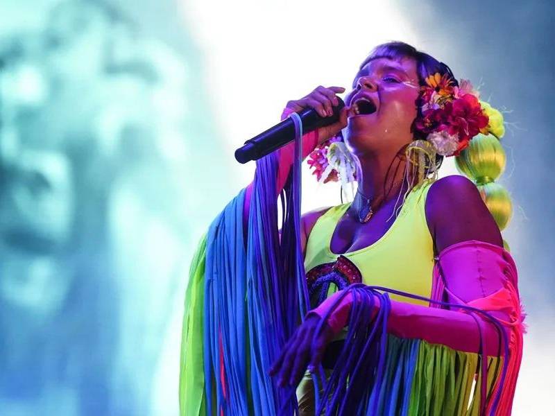Fotografía de archivo de la banda colombiana Bomba Estereo en el festival Cruïlla. EFE/ Enric Fontcuberta.