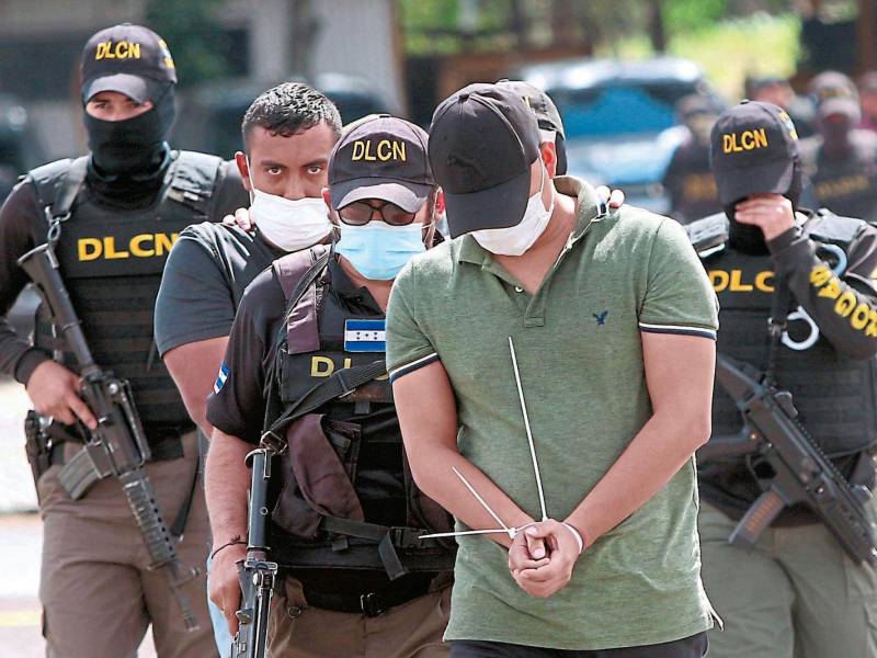 Operación. Con los agentes capturados con 50 kilos de cocaína en Colón cayeron nueve civiles.