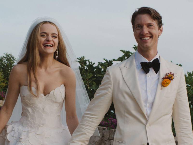 Joey King y Steven Piet se comprometieron en matrimonio el año pasado.