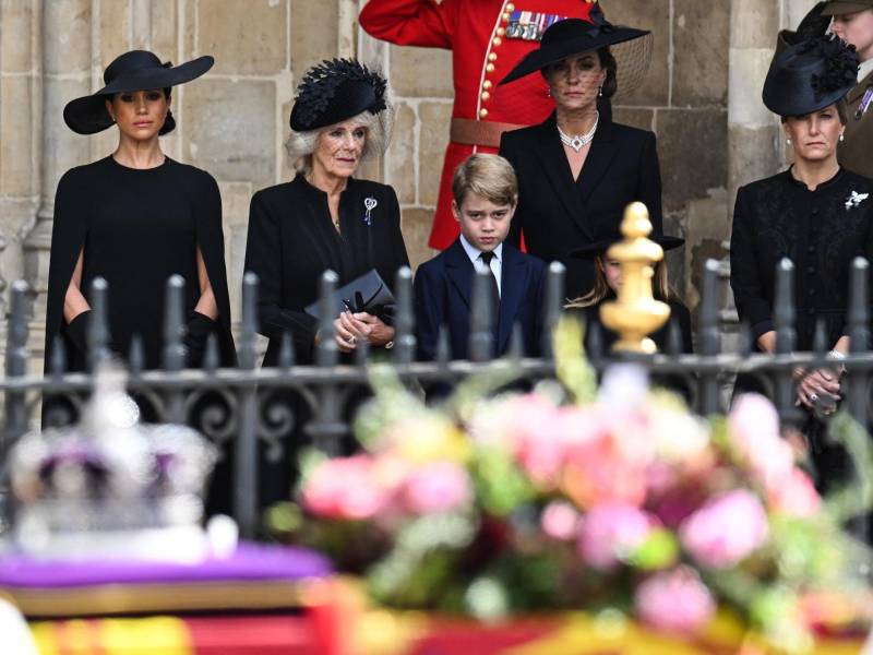 El funeral de Estado de la reina Isabel II estuvo marcado por símbolos hasta en los atuendos que lucieron las mujeres de la monarquía británica, lideradas por la princesa de Gales, Kate Middleton.