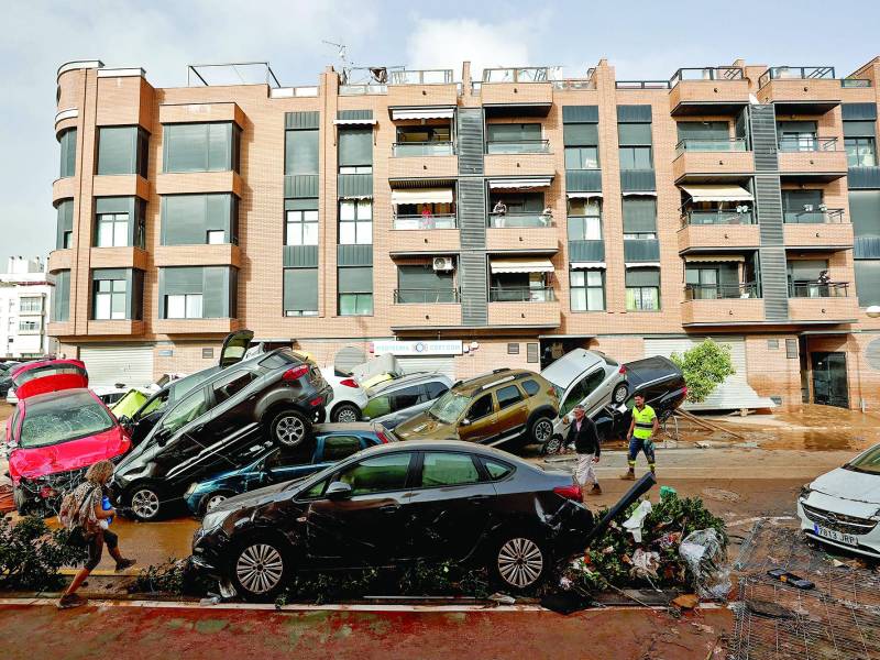 El aviso de Protección Civil a la población llegó cuando miles de personas estaban ya atrapadas. Era la peor hora, pues iban saliendo de sus trabajos y volvían a sus hogares a las afueras de Valencia Ciudad cuando sucedió el caos, relata hondureño.