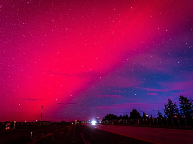 Por tercera noche consecutiva, curiosos de todo el mundo tendrán el domingo la oportunidad de admirar magníficas auroras boreales provocadas por una histórica tormenta solar.