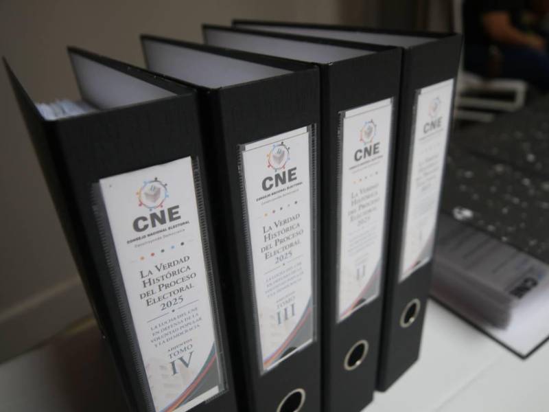 López y Hall aseguraron haber entregado documentación al Ministerio Público.