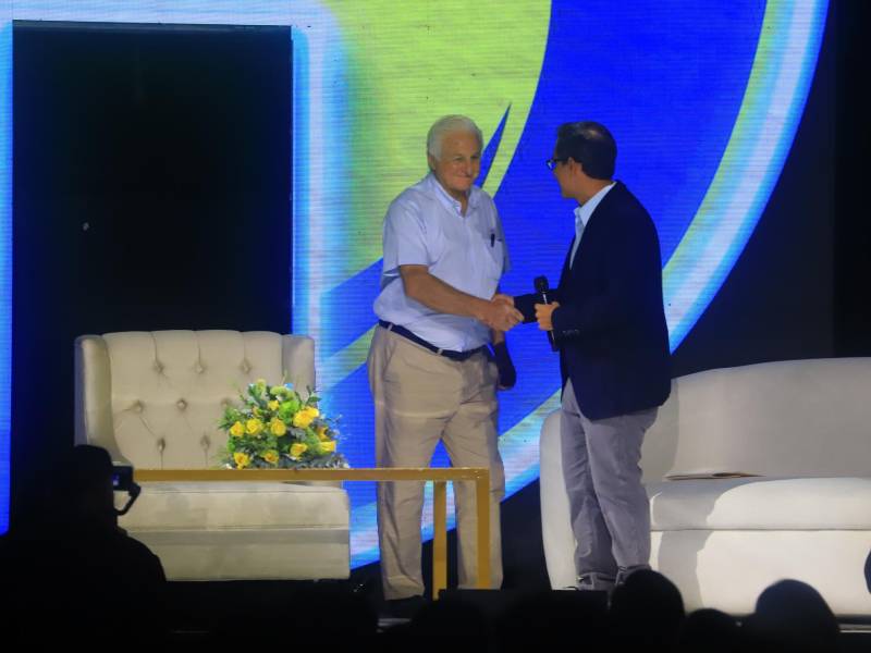 El médico uruguayo Roberto Canessa conmovió a los hondureños que se dieron cita en el Copantl Hotel &amp; Convention Center de San Pedro Sula. Canessa es uno de los sobrevivientes del accidente aéreo que ocurrió en 1972 en Los Andes, uno de los hechos más impactantes de la historia.