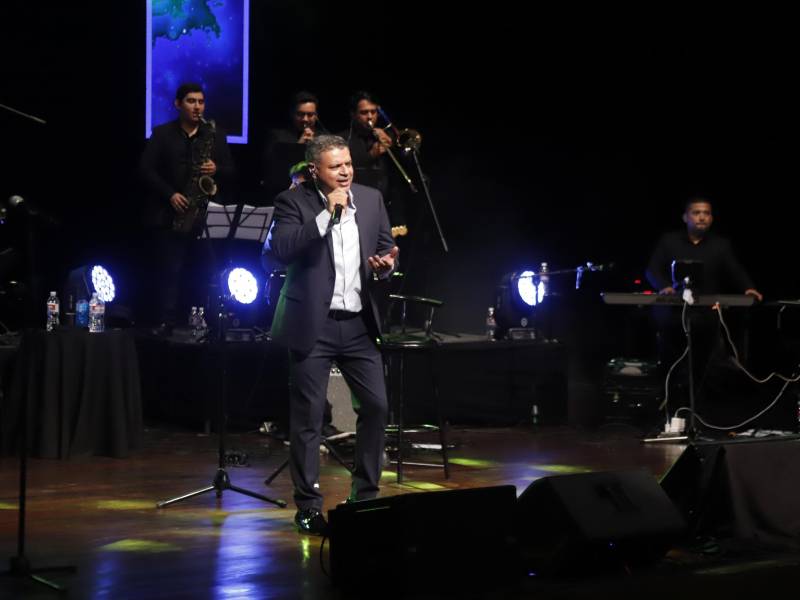 Jorge Duarte se presentó con una orquesta en su show musical.
