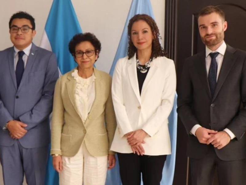 La relatora especial de la ONU Irene Kha en su visita a la Cancillería de Honduras.
