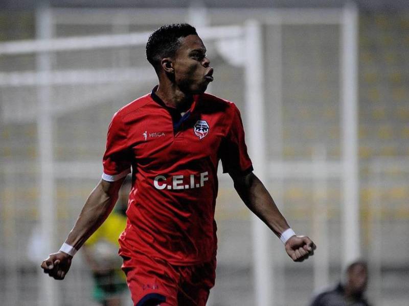 El atacante cafetalero viene del Unión Comercio, equipo de la primera división de Perú, en donde anotó goles en 22 partidos.