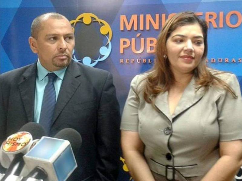 El director de la Atic, Ricardo Castro, y a la subdirectora Kenya Reconco.