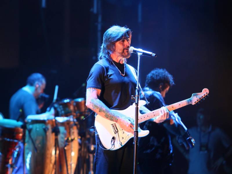 Juanes fue el protagonista de una noche espectacular ante un masivo público que le dio la bienvenida entre aplausos y gritos.