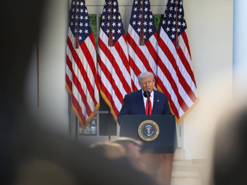 Aunque Donald Trump no se ha pronunciado de forma directa a la orden, insistió durante una conferencia en la Casa Blanca en que seguirán los despidos.