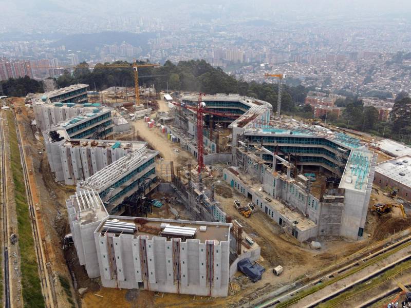 La alcaldía de Medellín anunció que en mayo de 2027 terminará la construcción de la primera megacárcel del país, un centro para 1.339 personas que busca ser un modelo de infraestructura en materia de seguridad penitenciaria para el resto de Colombia.