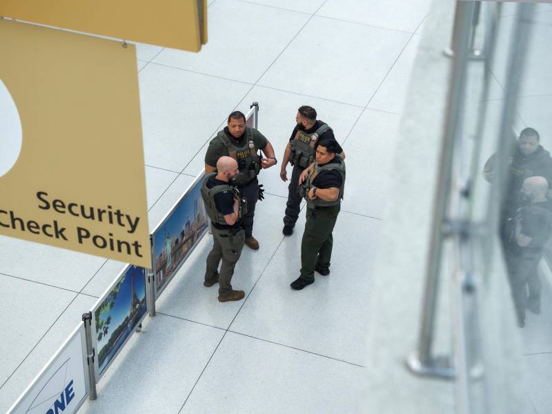 Los agentes han estado en las últimas semanas en 15 aeropuertos, donde han arrestado a personas de más de doce países.