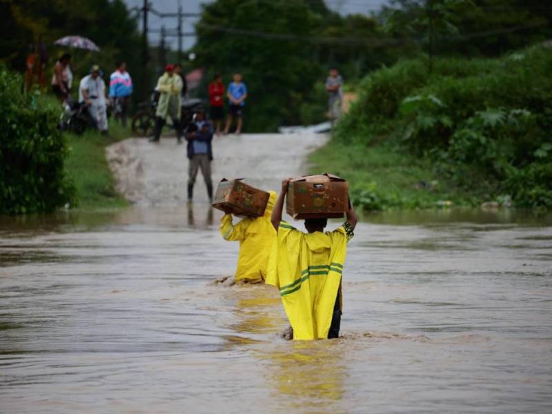 Lluvias más intensas y posible impacto de dos ciclones tropicales en Honduras, alerta Cenaos
