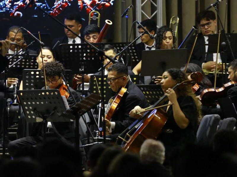 Una noche melódica y de ensueño se ha llevado a cabo en el Auditorio de la Primera Iglesia Evangélica Reformada (PIER), lugar que recibió a cientos de personas que se deleitaron al vaivén de la música culta. La Orquesta Sinfónica del Valle de Sula (OSVS) fue la encargada de hacer vibrar el alma de cada presente, con su repertorio de grandes autores como Beethoven, Max Bruch y Johann Strauss.