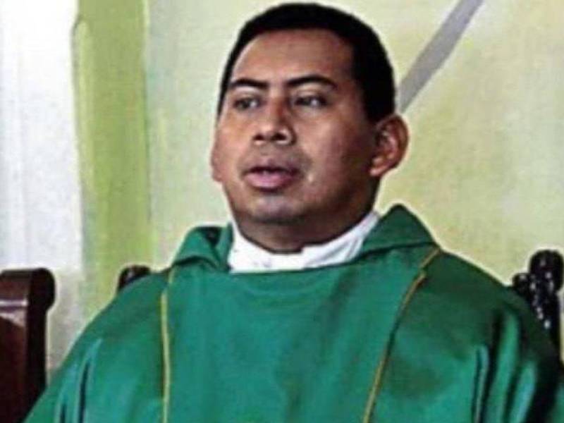 Foto en vida del padre José Enrique Vásquez Cálix.