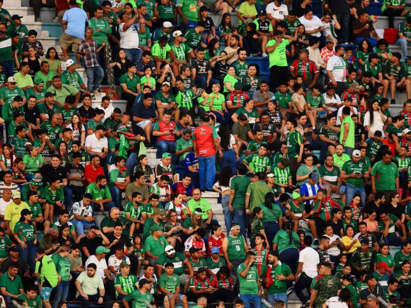 Los aficionados verdolagas presente en las graderías del Morazán.