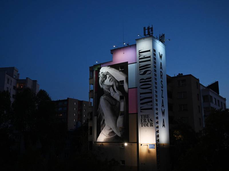 Un mural de la cantante estadounidense Taylor Swift en Warsaw, Polonia.