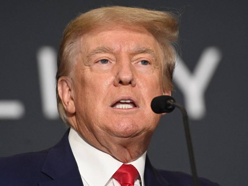 Trump denunció una redada del FBI en su mansión de Florida como una cacería de brujas en su contra.