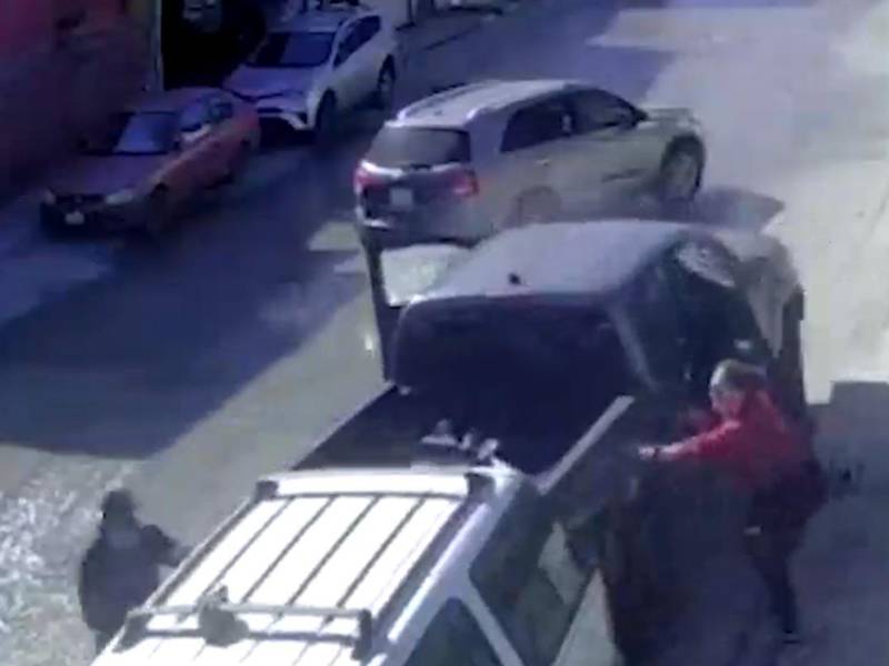 Video del momento en que sicarios atacan a dos policías