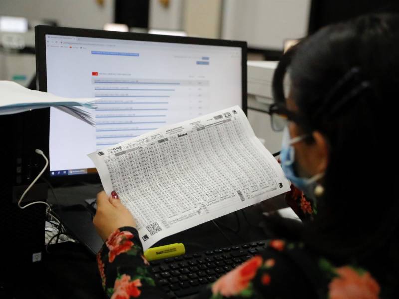 el CNE resuelve 282 impugnaciones aglutinadas en más de 5,000 maletas electorales.