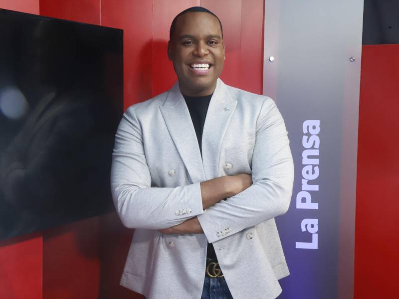 Jonathan Mejía posó en el set de grabación de Diario La Prensa luego de una amena entrevista donde reveló todos los detalles.