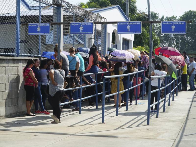 Las empresas que operan en Honduras no logran absorber la oferta laboral que se caracteriza por tener un alto porcentaje con baja escolaridad.