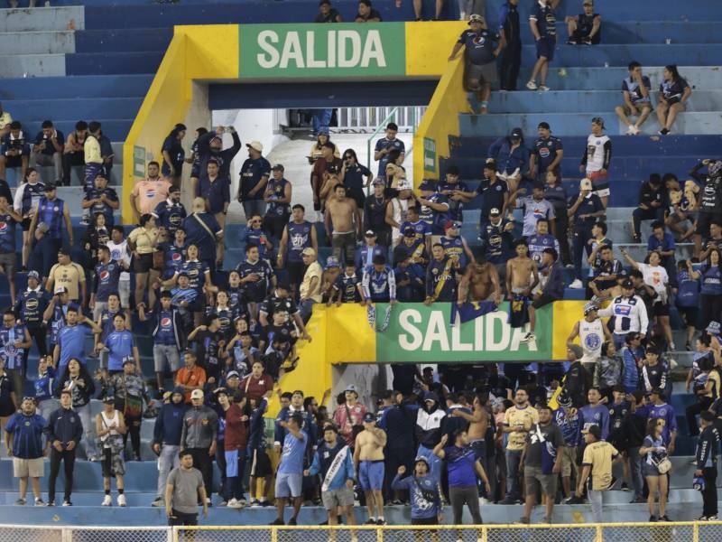 Aficionados del Motagua que hicieron el viaje a El Salvador para apoyar al club de sus amores.