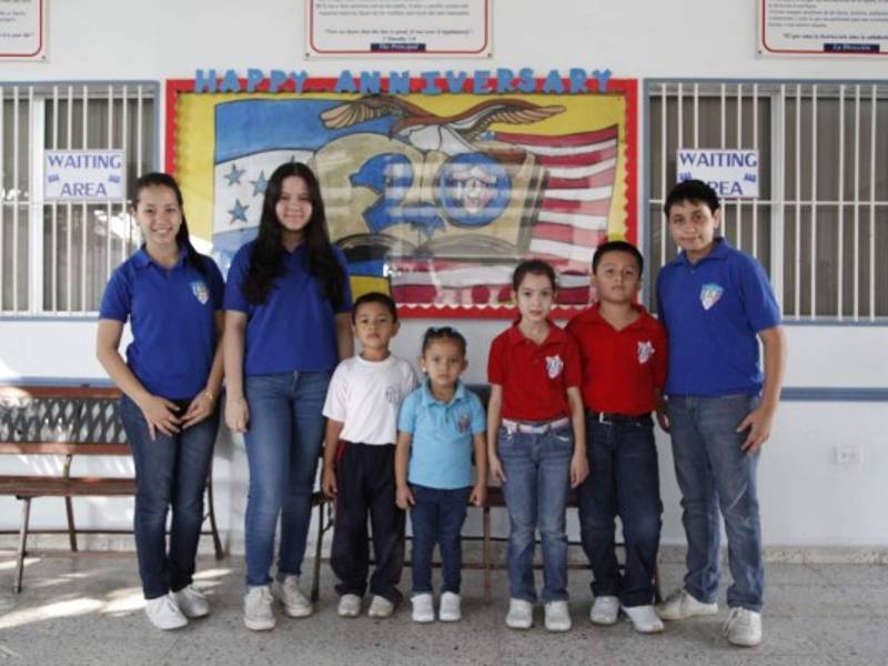 Leslie Castillo, Gabriela Coello, Jonathan Orellana, Mía Ayestas, Sharon Mendoza, Joseph Cano y Marlon Tábora.