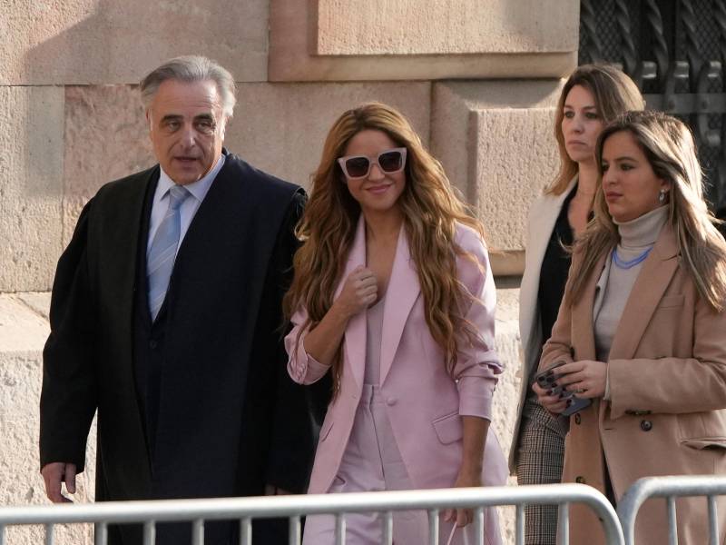 “Mis hijos me lo han pedido, y por ellos he tomado esta decisión. Han vivido tiempos muy duros y quiero que me vean feliz por fin y mirar juntos hacia el porvenir”, afirmó Shakira en un comunicado oficial emitido después de salir de la corte con sus asesores legales.