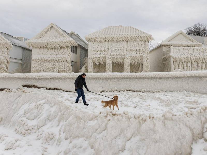 La feroz tormenta invernal que azotó gran parte de Estados Unidos en los últimos días causó la muerte de al menos 60 personas, incluidas 35 en un solo condado del estado de Nueva York, y ahora amenaza con provocar grandes inundaciones al comenzar a derretirse la nieve.