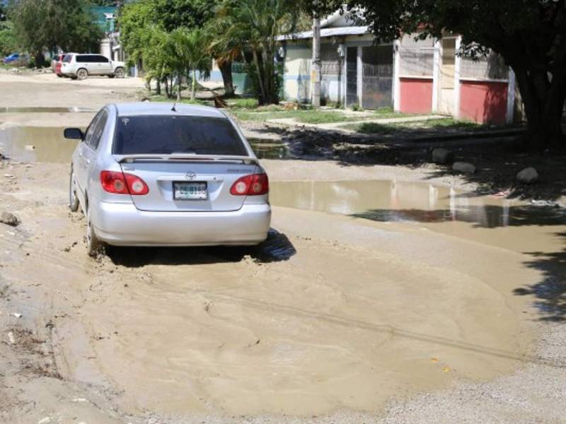 Circular por la colonia se ha convertido en un calvario.