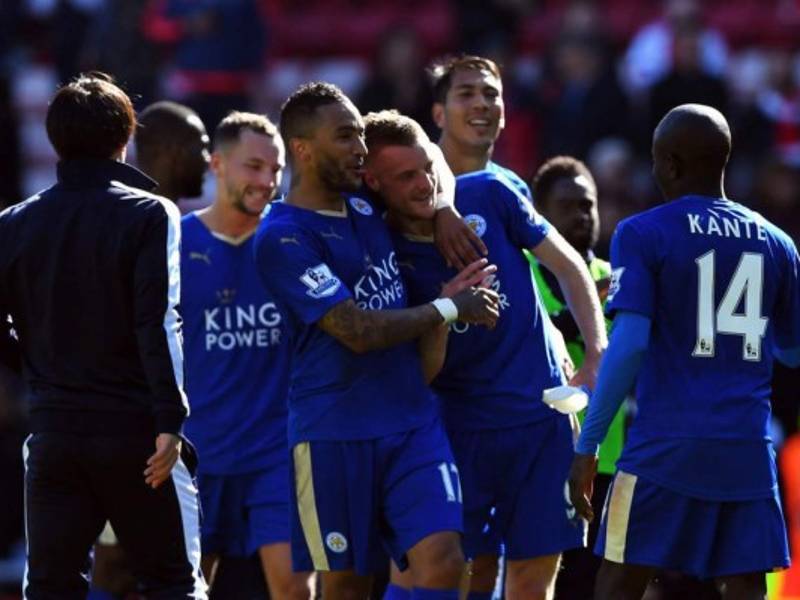 A Christmas tree stands outside The King Power stadium ahead of the English Premier League football match between Leicester City and Manchester United at King Power Stadium in Leicester, central England on December 23, 2017. / AFP PHOTO / Roland HARRISON / RESTRICTED TO EDITORIAL USE. No use with unauthorized audio, video, data, fixture lists, club/league logos or 'live' services. Online in-match use limited to 75 images, no video emulation. No use in betting, games or single club/league/player publications. /