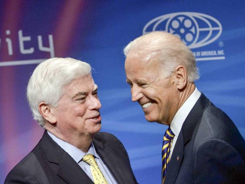 El senador y asesor Dodd y Joe Biden, presidente de Estados Unidos.