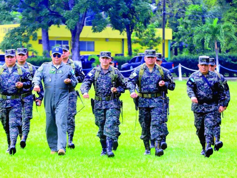 El jefe del Estado Mayor Conjunto, Roosevelt Hernández, presidió la ceremonia oficial. Fotos: M. Cubas
