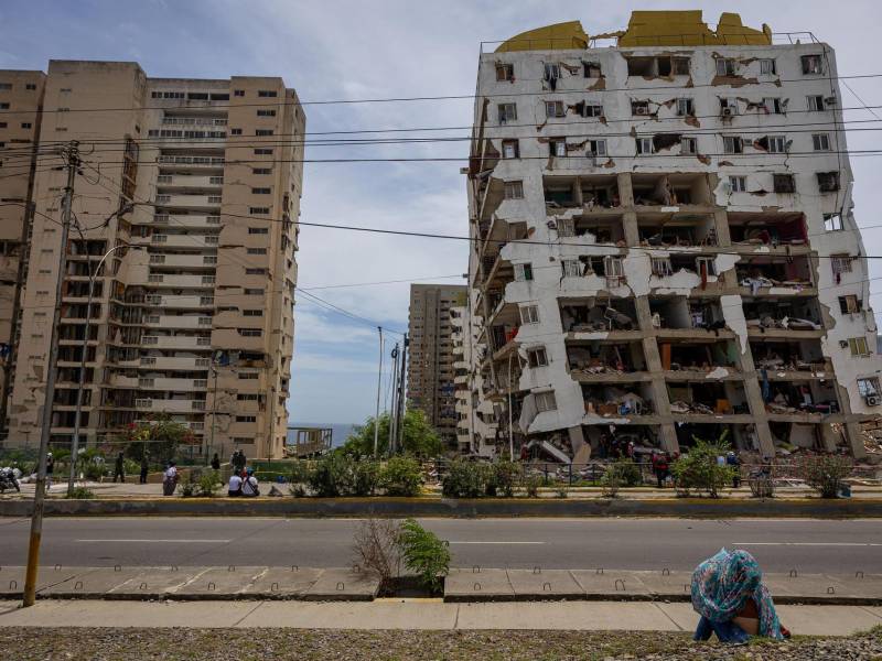 Fotografía que muestra una zona afectada por terremotos este martes, en La Guaira (Venezuela).