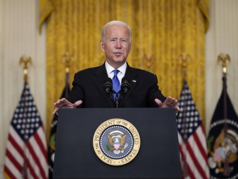 Biden busca acelerar la llegada de buques a puertos tras los contratiempos en la cadena de suministros que dejaron varios supermercados vacíos en EEUU.