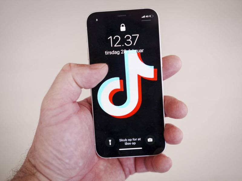 Si existe una conexión familiar de las cuentas, los padres podrán “definir un tiempo de visionado diario máximo de su adolescente”, en función de los días de la semana, agregó TikTok.