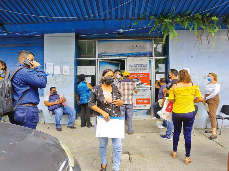 <b><span class=mln_uppercase_mln>Servicio.</span></b> En la oficina ubicada en la 2 calle de El Centro se tramitan los permisos para menores.<span class=mln_uppercase_mln> Foto: Moisés V.</span>