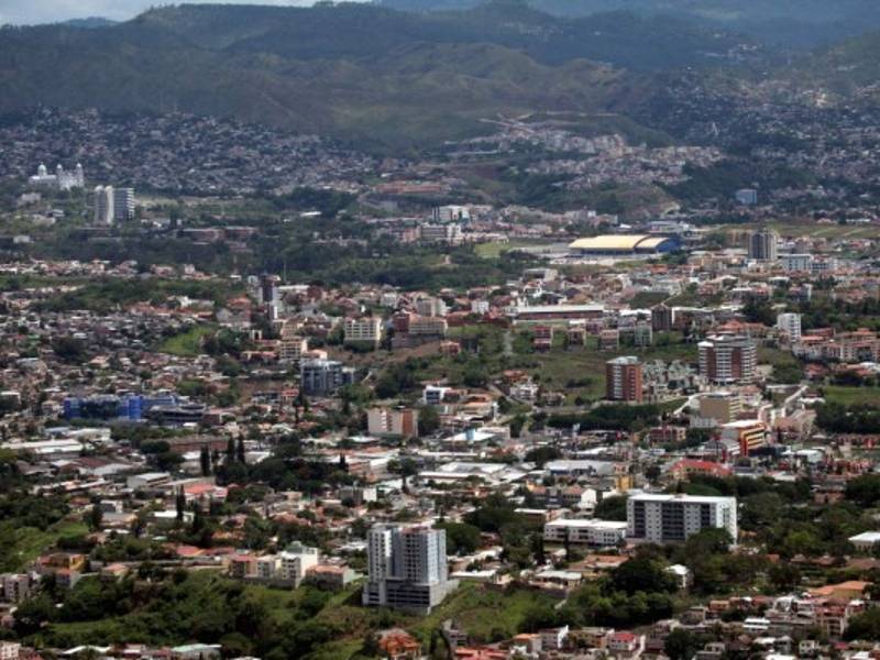 La comuna capitalina trabaja en modernizar la capital con la construcción de puentes a desnivel.